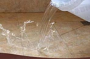 海伦漏水维修 免砸砖防水材料该如何施工